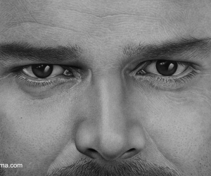 Detalle Retrato Hiperrealista Ricky Martin Dibujo a Lápiz Por Gabriel Serna